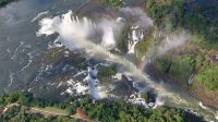 Panorama Wasserfälle Iguazu oder Iguacu aus dem Helikopter in Brasilien. Foto: Anette Rietz