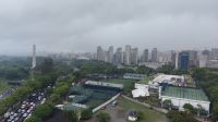 Der Obelisk und das Panorama eines Stadtteils in Sao Paulo bei Regen. Foto: Anette Rietz
