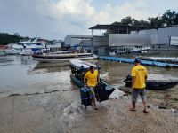 Unser Gepäck wird verladen bei Manaus