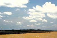 Rio Negro und Rio Solimões und der Himmel über dem Amazonas