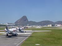 auf der Rollbahn mit Blick auf Zuckerhut