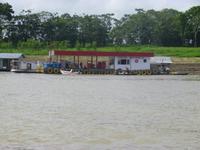 Tankstelle im Amazonas
