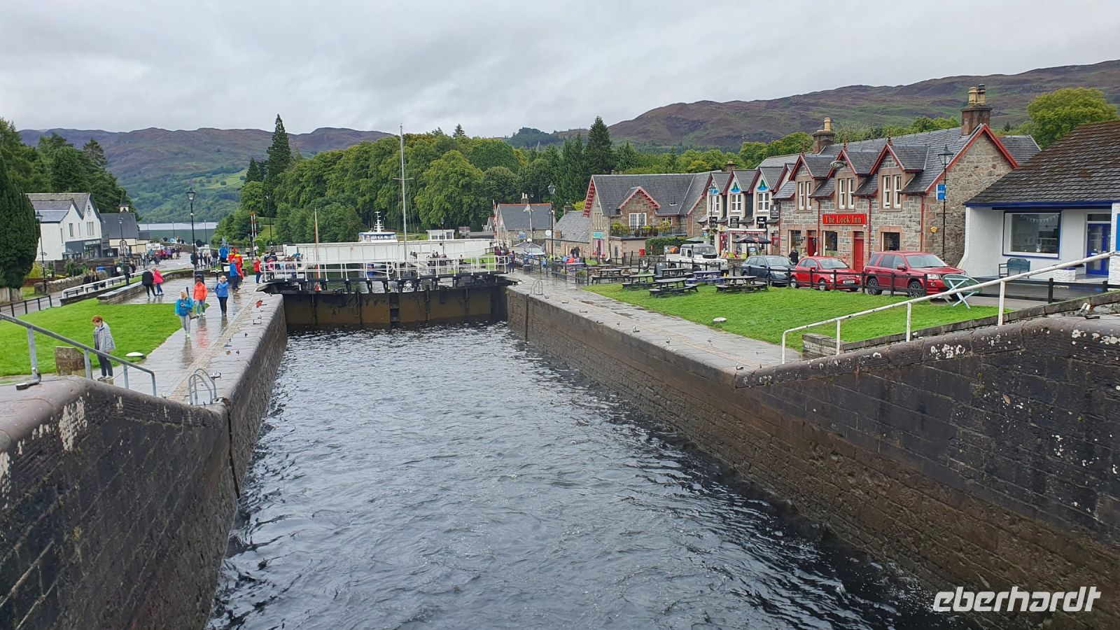 Fort Augustus- Schleusentreppe mit Blick zum Loch Ness 20230826_171008.jpg