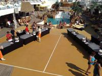 Wettshaken auf dem Pooldeck