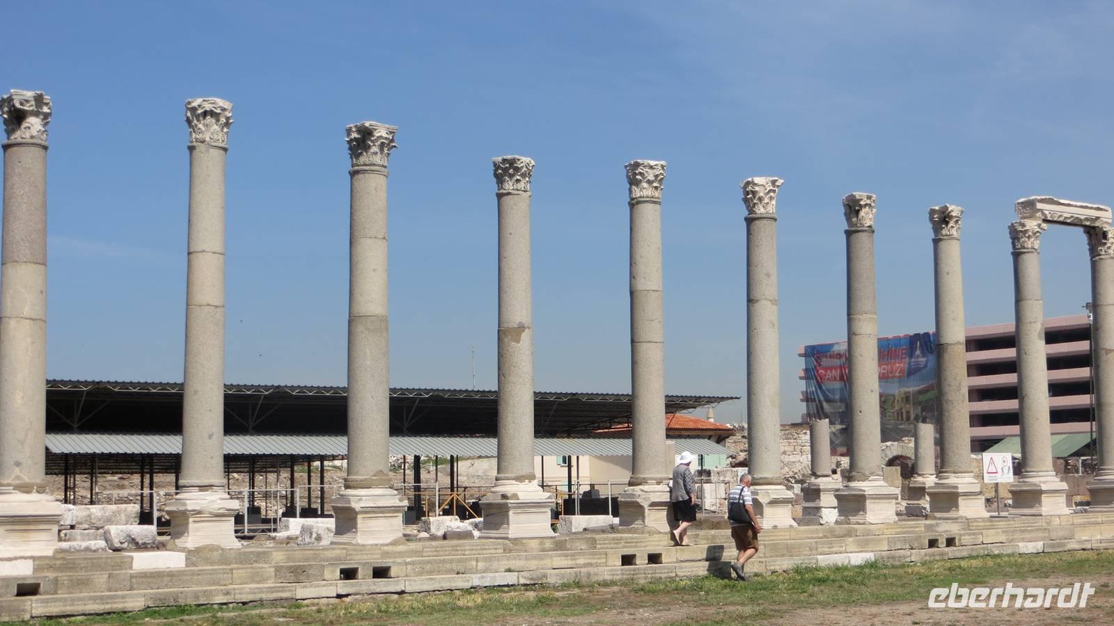 0055 Izmir - Agora - Kohrinthische Säulen &ndash; &copy;  (Eberhardt TRAVEL)