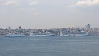 0135  Istanbul - Einlaufen in den Hafen - drei Kreuzfahrtschiffe sind schon da &ndash; &copy; Annette Weise (Eberhardt TRAVEL)