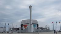 0373 Sotschi -Olympia-Park - Olypisches Feuer vor dem Olympia-Stadion &ndash; &copy; Annette Weise (Eberhardt TRAVEL)