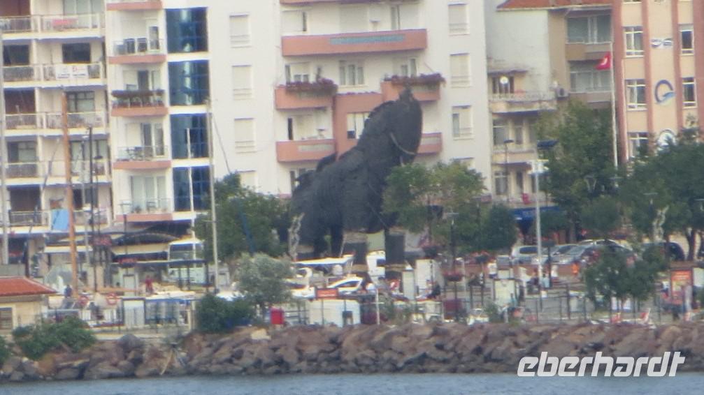 0620 Dardanellen-Passage - Trojanisches Pferd  &ndash; &copy;  (Eberhardt TRAVEL)