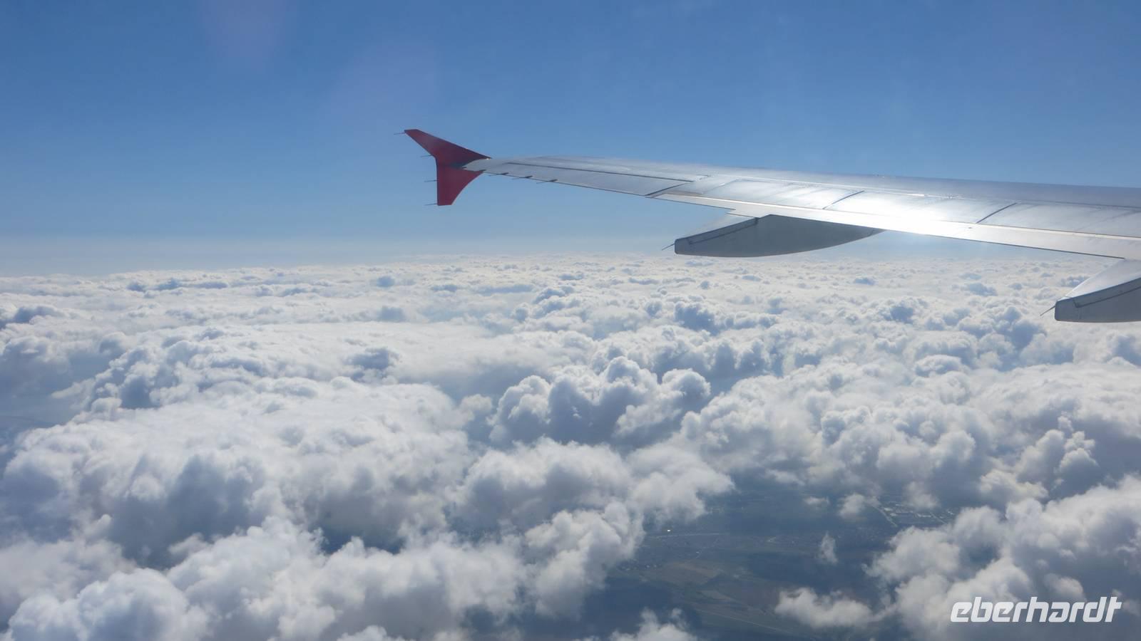 0947 Über den Wolken &ndash; &copy;  (Eberhardt TRAVEL)