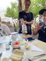 Frühstück mit einem kleinen Schnaps