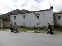 0927 Fahrt nach Shigatse - Besuch bei einer Bauernfamilie -