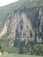 Yangtze-Kreuzfahrt - Ausflug in die Drei kleinen Schluchten - Tropfende-Jade-Schlucht -