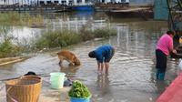 1204_Wäsche waschen im Yangtze-Fluss