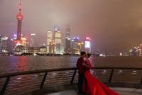 Shanghai am verregneten Abend &ndash; &copy; Frank Nimschowski (Eberhardt TRAVEL)