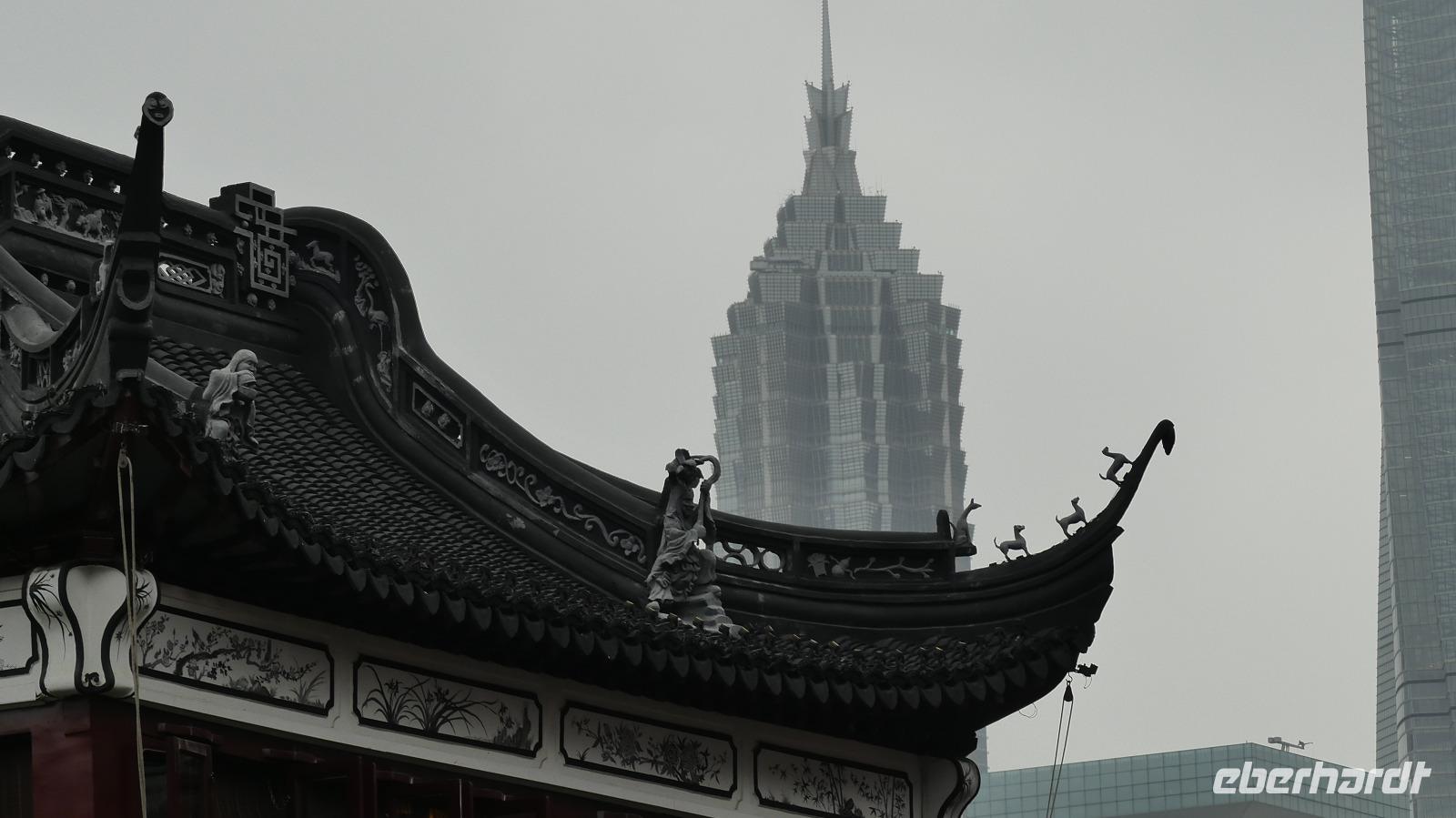 Jin Mao Tower von der Altstadt aus gesehen &ndash; &copy;  (Eberhardt TRAVEL)