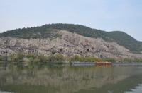 Drachentorgrotten am Yihe-Fluss