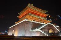 Beleuchteter Glockenturm in Xi'an, Lichterfahrt