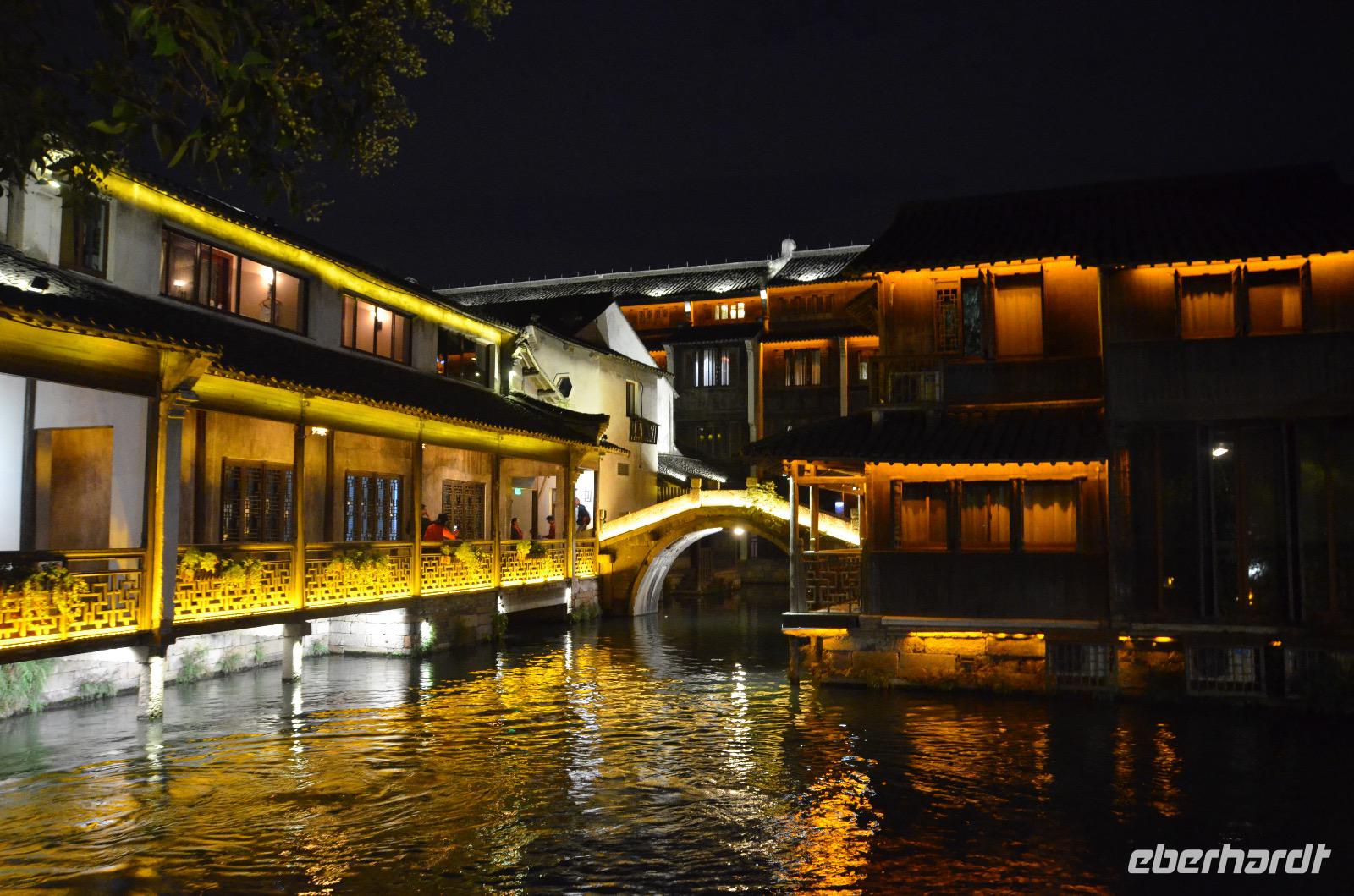 Wasserdorf Wuzhen bei Nacht