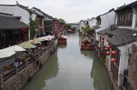 Bootsfahrt auf dem Seitenkanal des Kaiserkanals