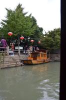 Bootsfahrt auf dem Seitenkanal des Kaiserkanals