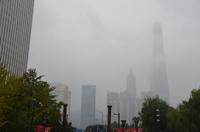 Shanghai-Tower unter den Wolken