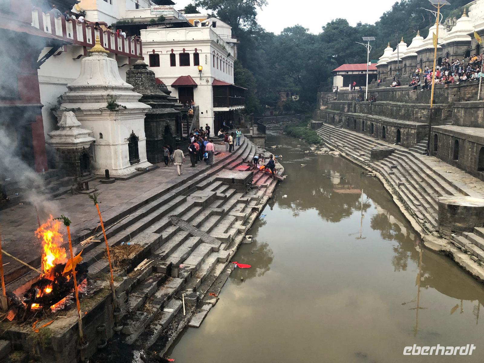 Nepal - Pashupatinath, Verbrennungszeremonie