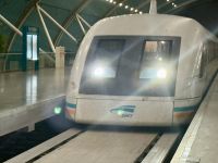 Magnetschwebebahn zum Flughafen