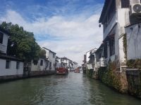 Bootsfahrt auf einem Seitenarm des Kaiserkanals