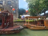 Bootsfahrt auf einem Seitenarm des Kaiserkanalas