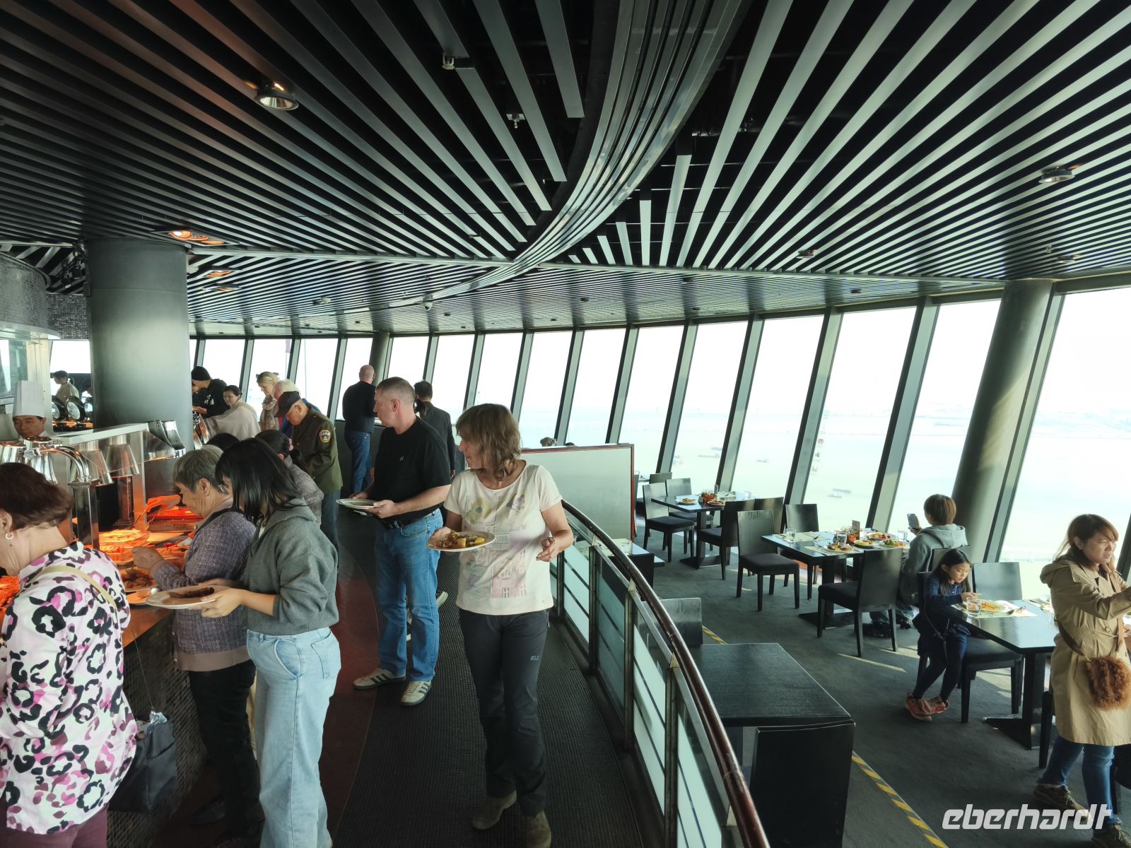 Drehrestaurant mit Buffet auf dem Macau Tower in Macau 