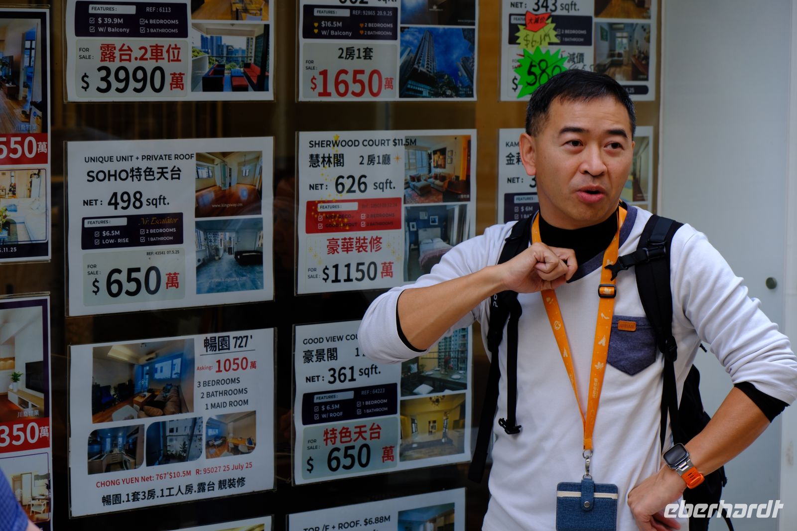 Reisleiter Michael erklärt die Immobilien Preise in Hongkong 