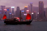 Dschunke im Victoria Harbour in Hongkong  &ndash; &copy; Sten Bernhardt (Eberhardt TRAVEL)