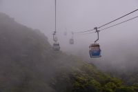 Seilbahn auf Lantau Island im Nebel - Hongkong  &ndash; &copy; Sten Bernhardt (Eberhardt TRAVEL)