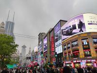 Nanjing Road Shanghai  &ndash; &copy; Monika Cortese (Eberhardt TRAVEL)