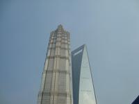 Das höchste und zweithöchste Gebäude in Shanghai. Der Jinmao-Tower und der Flaschenöffner.