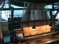 Jeder Arbeitsschritt für ein Seidentuch war nachvollziehbar.