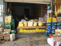 Butterstand auf dem Markt in Shikaze