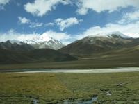 ... die ersten hohen Berge der Nynchen-Thanglha-Kette 