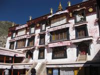 Drepung Kloster - die frühere Residenz der Dalai Lamas  