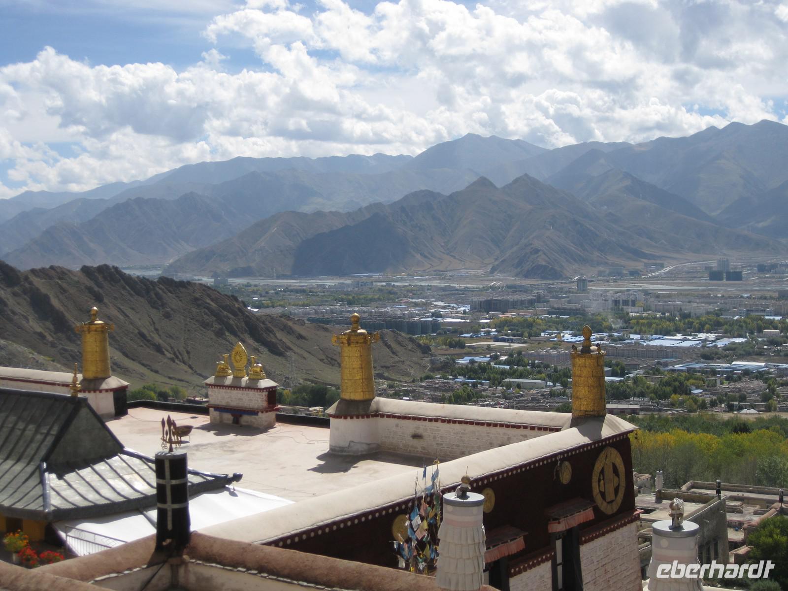 Blick vom Drepung Kloster auf Lhasa