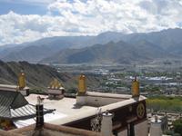 Blick vom Drepung Kloster auf Lhasa