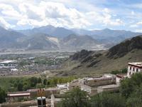 Blick vom Drepung Kloster auf Lhasa
