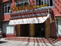 Lhasa - Eingang zu unserem Hotel