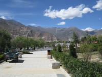 Lhasa - Vor dem Sera-Kloster