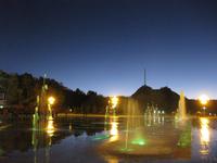 Lhasa am Abend - Wasserspiele und Musik vor dem Potala Palast