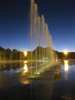 Lhasa am Abend - Wasserspiele und Musik vor dem Potala Palast