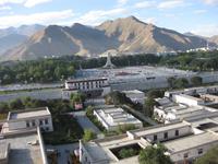 Blick nach unten auf Lhasa