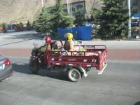 Auf der Straße in Lhasa