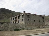 Stopp in einem Dorf unterwegs an der Landstraße