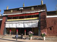 Eingang zur Haupthalle im Kloster Palkhor Chode 